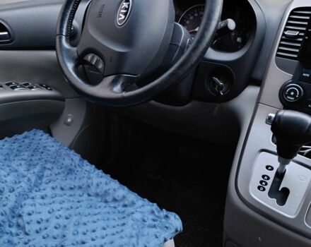 Черный Киа Карнивал, объемом двигателя 2.9 л и пробегом 174 тыс. км за 8774 $, фото 3 на Automoto.ua