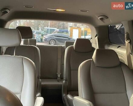 Черный Киа Карнивал, объемом двигателя 2.2 л и пробегом 295 тыс. км за 15900 $, фото 11 на Automoto.ua