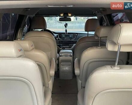 Черный Киа Карнивал, объемом двигателя 2.2 л и пробегом 295 тыс. км за 15900 $, фото 12 на Automoto.ua