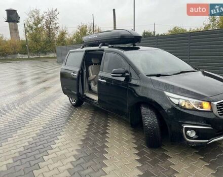 Киа Карнивал 2014 в Киеве на Automoto.ua Черный Киа Карнивал, объемом двигателя 2.2 л и пробегом 290 тыс. км за 18500 $, фото 4 на Automoto.ua