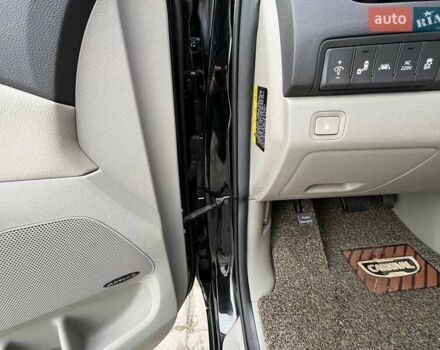 Черный Киа Карнивал, объемом двигателя 2.2 л и пробегом 215 тыс. км за 21700 $, фото 53 на Automoto.ua