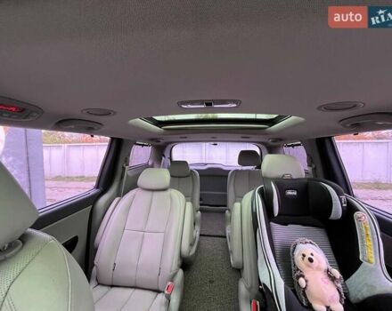 Черный Киа Карнивал, объемом двигателя 2.2 л и пробегом 215 тыс. км за 21700 $, фото 29 на Automoto.ua