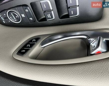 Черный Киа Карнивал, объемом двигателя 2.2 л и пробегом 215 тыс. км за 21700 $, фото 23 на Automoto.ua