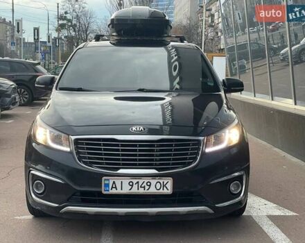 Черный Киа Карнивал, объемом двигателя 2.2 л и пробегом 295 тыс. км за 15900 $, фото 2 на Automoto.ua