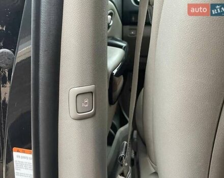 Черный Киа Карнивал, объемом двигателя 2.2 л и пробегом 295 тыс. км за 15900 $, фото 18 на Automoto.ua