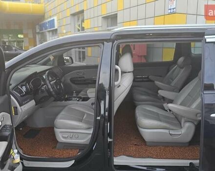 Черный Киа Карнивал, объемом двигателя 2.2 л и пробегом 227 тыс. км за 20500 $, фото 14 на Automoto.ua