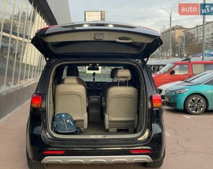 Черный Киа Карнивал, объемом двигателя 2.2 л и пробегом 295 тыс. км за 15900 $, фото 22 на Automoto.ua