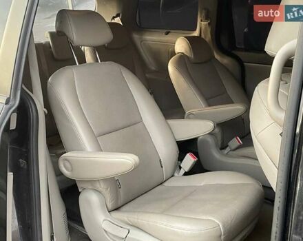 Черный Киа Карнивал, объемом двигателя 2.2 л и пробегом 295 тыс. км за 15900 $, фото 10 на Automoto.ua