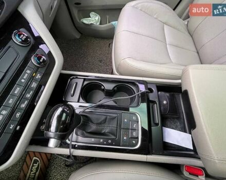 Черный Киа Карнивал, объемом двигателя 2.2 л и пробегом 215 тыс. км за 21700 $, фото 39 на Automoto.ua