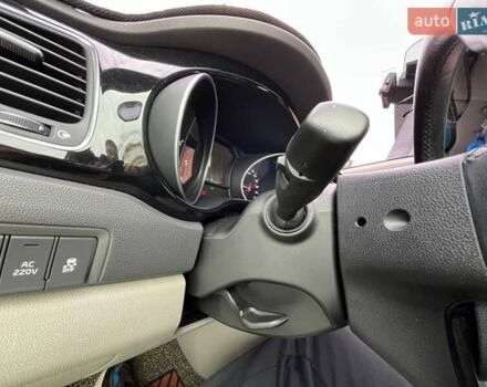 Черный Киа Карнивал, объемом двигателя 2.2 л и пробегом 215 тыс. км за 21700 $, фото 37 на Automoto.ua