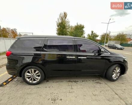 Черный Киа Карнивал, объемом двигателя 2.2 л и пробегом 215 тыс. км за 22900 $, фото 3 на Automoto.ua