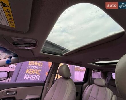 Черный Киа Карнивал, объемом двигателя 2.2 л и пробегом 215 тыс. км за 22900 $, фото 30 на Automoto.ua