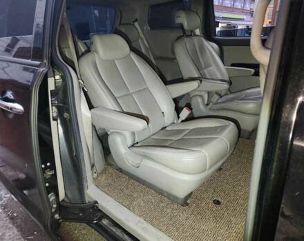 Черный Киа Карнивал, объемом двигателя 2.2 л и пробегом 47 тыс. км за 6497 $, фото 3 на Automoto.ua