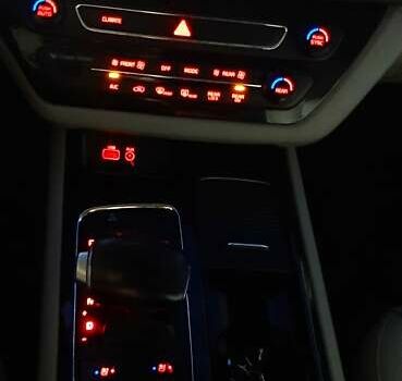 Черный Киа Карнивал, объемом двигателя 2.2 л и пробегом 250 тыс. км за 23550 $, фото 73 на Automoto.ua