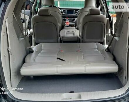 Черный Киа Карнивал, объемом двигателя 2.2 л и пробегом 250 тыс. км за 23550 $, фото 44 на Automoto.ua