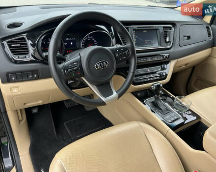 Чорний Кіа Карнівал, об'ємом двигуна 2.2 л та пробігом 130 тис. км за 23250 $, фото 10 на Automoto.ua