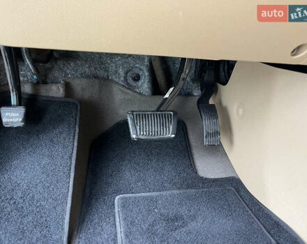 Чорний Кіа Карнівал, об'ємом двигуна 2.2 л та пробігом 130 тис. км за 23250 $, фото 12 на Automoto.ua