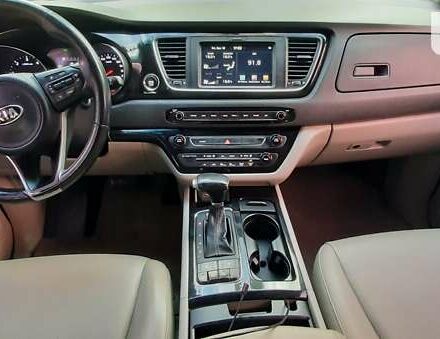 Черный Киа Карнивал, объемом двигателя 2.2 л и пробегом 250 тыс. км за 23550 $, фото 64 на Automoto.ua