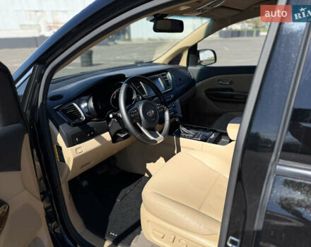 Черный Киа Карнивал, объемом двигателя 2.2 л и пробегом 180 тыс. км за 23500 $, фото 5 на Automoto.ua