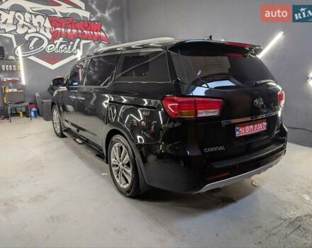 Черный Киа Карнивал, объемом двигателя 2.2 л и пробегом 299 тыс. км за 16500 $, фото 6 на Automoto.ua