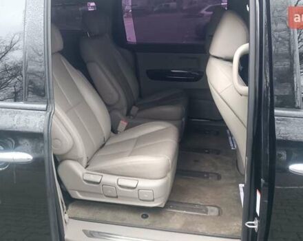 Черный Киа Карнивал, объемом двигателя 2.2 л и пробегом 300 тыс. км за 28800 $, фото 2 на Automoto.ua