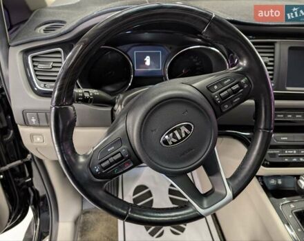 Черный Киа Карнивал, объемом двигателя 2.2 л и пробегом 299 тыс. км за 16500 $, фото 5 на Automoto.ua