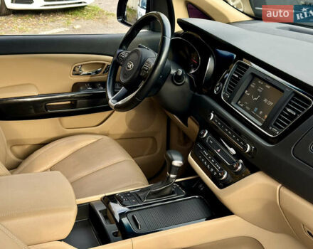 Киа Карнивал 2017 в Виннице на Automoto.ua Черный Киа Карнивал, объемом двигателя 2.2 л и пробегом 179 тыс. км за 19900 $, фото 54 на Automoto.ua