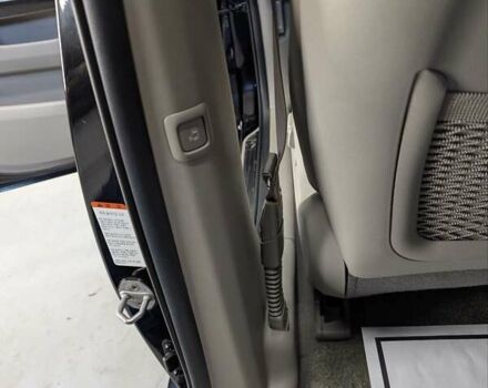 Черный Киа Карнивал, объемом двигателя 2.2 л и пробегом 299 тыс. км за 16500 $, фото 13 на Automoto.ua