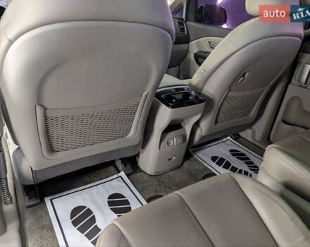 Черный Киа Карнивал, объемом двигателя 2.2 л и пробегом 299 тыс. км за 16500 $, фото 17 на Automoto.ua