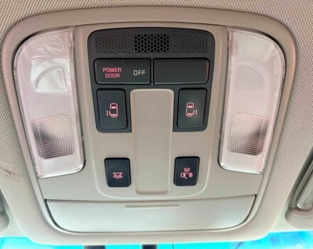 Чорний Кіа Карнівал, об'ємом двигуна 2.2 л та пробігом 78 тис. км за 15850 $, фото 16 на Automoto.ua