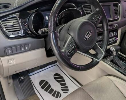 Черный Киа Карнивал, объемом двигателя 2.2 л и пробегом 299 тыс. км за 16500 $, фото 9 на Automoto.ua