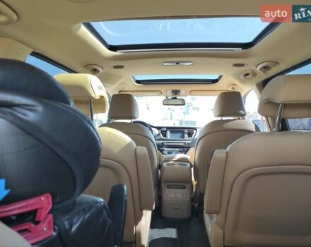 Черный Киа Карнивал, объемом двигателя 2.2 л и пробегом 212 тыс. км за 21500 $, фото 10 на Automoto.ua