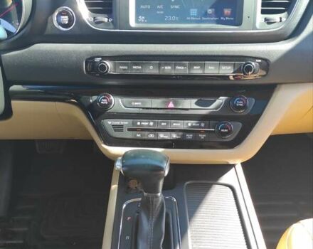 Черный Киа Карнивал, объемом двигателя 2.2 л и пробегом 212 тыс. км за 21500 $, фото 13 на Automoto.ua