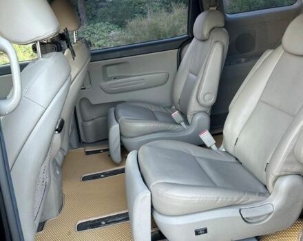 Черный Киа Карнивал, объемом двигателя 0 л и пробегом 100 тыс. км за 17000 $, фото 6 на Automoto.ua