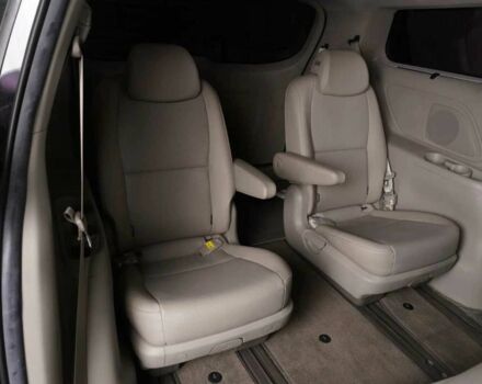 Черный Киа Карнивал, объемом двигателя 2.2 л и пробегом 89 тыс. км за 18100 $, фото 8 на Automoto.ua