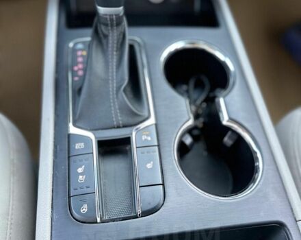 Черный Киа Карнивал, объемом двигателя 0 л и пробегом 56 тыс. км за 17700 $, фото 9 на Automoto.ua