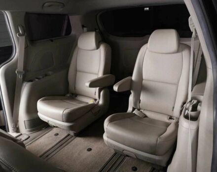 Черный Киа Карнивал, объемом двигателя 2.2 л и пробегом 89 тыс. км за 18100 $, фото 11 на Automoto.ua