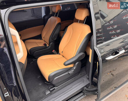 Черный Киа Карнивал, объемом двигателя 2.15 л и пробегом 139 тыс. км за 32800 $, фото 3 на Automoto.ua