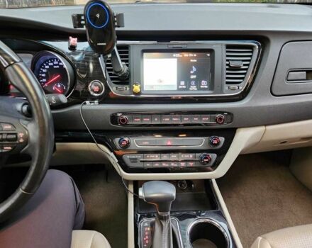 Черный Киа Карнивал, объемом двигателя 2.2 л и пробегом 86 тыс. км за 22300 $, фото 6 на Automoto.ua