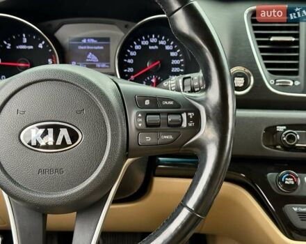 Киа Карнивал 2020 в Киеве на Automoto.ua Черный Киа Карнивал, объемом двигателя 2.2 л и пробегом 78 тыс. км за 25500 $, фото 36 на Automoto.ua