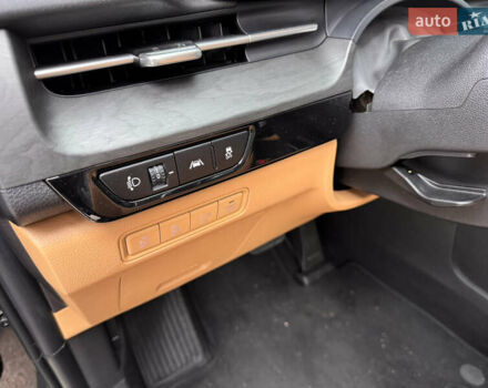 Черный Киа Карнивал, объемом двигателя 2.15 л и пробегом 139 тыс. км за 32800 $, фото 5 на Automoto.ua