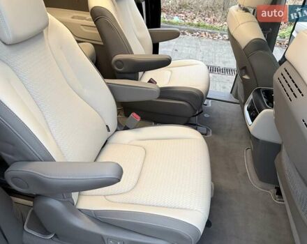 Черный Киа Карнивал, объемом двигателя 2.2 л и пробегом 12 тыс. км за 67000 $, фото 24 на Automoto.ua