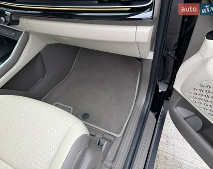 Черный Киа Карнивал, объемом двигателя 2.2 л и пробегом 12 тыс. км за 67000 $, фото 43 на Automoto.ua