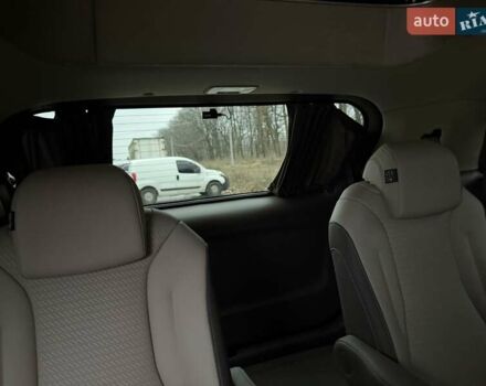 Черный Киа Карнивал, объемом двигателя 2.2 л и пробегом 12 тыс. км за 67000 $, фото 42 на Automoto.ua