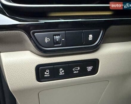 Черный Киа Карнивал, объемом двигателя 2.2 л и пробегом 12 тыс. км за 67000 $, фото 22 на Automoto.ua