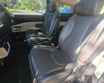 Черный Киа Карнивал, объемом двигателя 0 л и пробегом 56 тыс. км за 38300 $, фото 6 на Automoto.ua