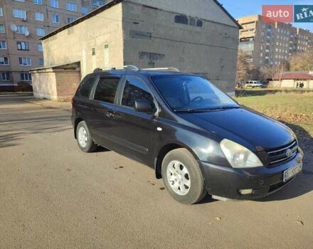 Черный Киа Карнивал, объемом двигателя 2.66 л и пробегом 310 тыс. км за 5800 $, фото 1 на Automoto.ua