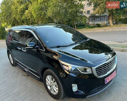 Черный Киа Карнивал, объемом двигателя 2.2 л и пробегом 214 тыс. км за 16300 $, фото 1 на Automoto.ua
