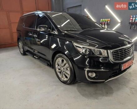 Черный Киа Карнивал, объемом двигателя 2.2 л и пробегом 299 тыс. км за 16500 $, фото 1 на Automoto.ua