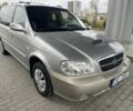 Коричневый Киа Карнивал, объемом двигателя 2.9 л и пробегом 250 тыс. км за 1899 $, фото 7 на Automoto.ua